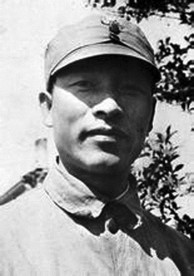 彭紹輝左臂被打斷成獨臂,全國解放後彭德懷撫著斷臂,向他道歉 彭紹輝左臂被打斷成獨臂,全國解放後彭德懷撫著斷臂,向他道歉