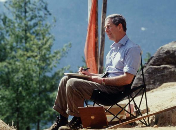 73歲查爾斯王子開畫展，稱對自己過去展出作品的差勁程度感到震驚