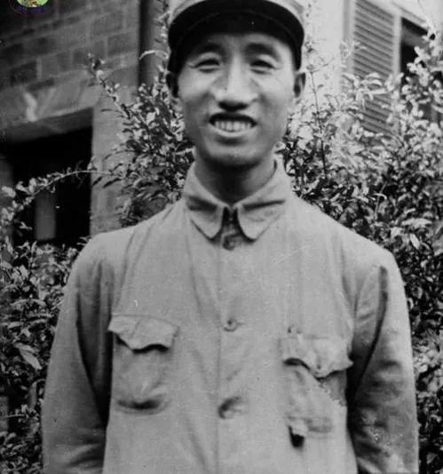 1976年，華國鋒成為軍委主席後，中央設立的5位副主席都是誰？