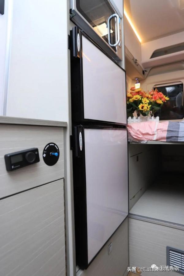 國產極富越野感的房車！大通柴油版！內外豪華，還配多項專利技術