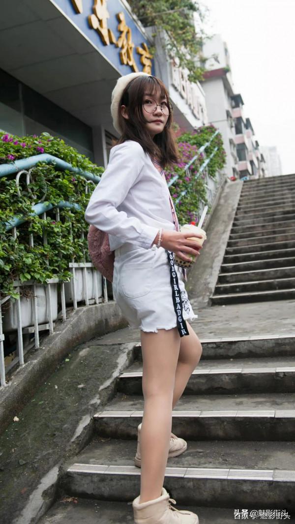 襯衫、短褲是常見的單品，冬天這樣搭配，時髦洋氣充滿青春活力