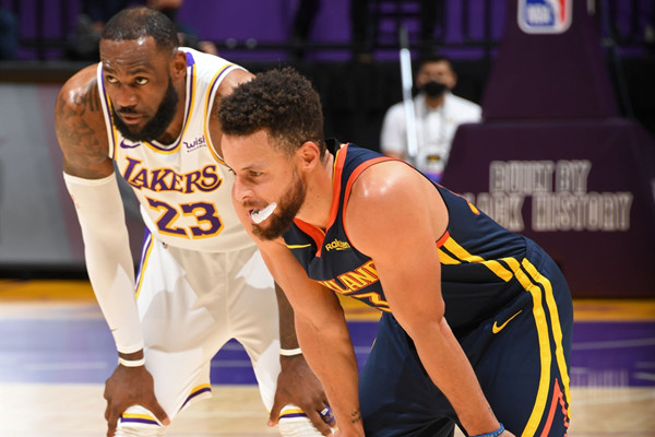 明明都是球星，詹姆斯為什麼喜歡招募？庫裡卻可以讓杜蘭特來投