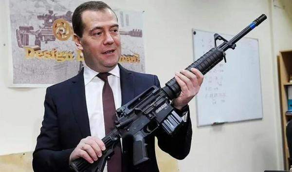 俄領導人對“AR步槍”愛不釋手，缺少了“毛味兒”，卡工坐不住了