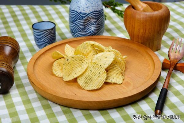 食鹽傷腎，碰巧它藏身在你愛吃的這些零食還有調味品中