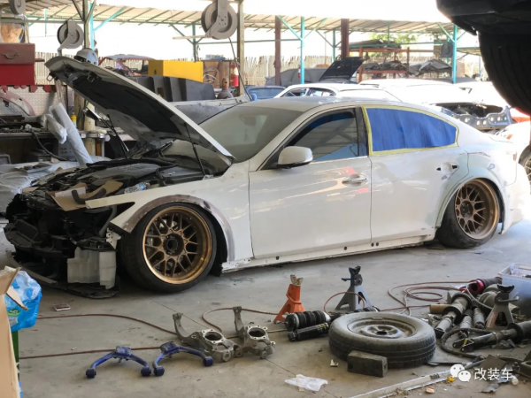 身中VIP劇毒的英菲尼迪Q50車主，即使吃白粥配榨菜也要堅持改裝