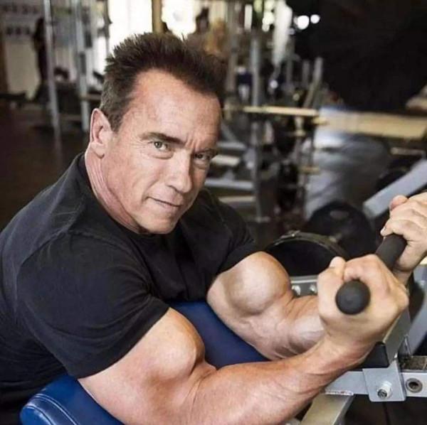 74歲的施瓦辛格，健身理念隨年齡增長而改變，老年人該如何健身？