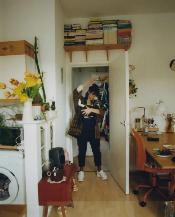 現在讀書看電影，主要是為了美麗的盤子和碗