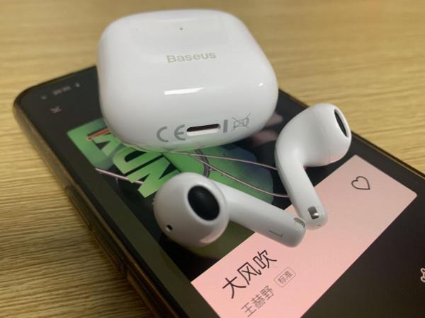 真無線藍芽耳機別買貴了，倍思E3僅售百元，品質好還有閃充功能