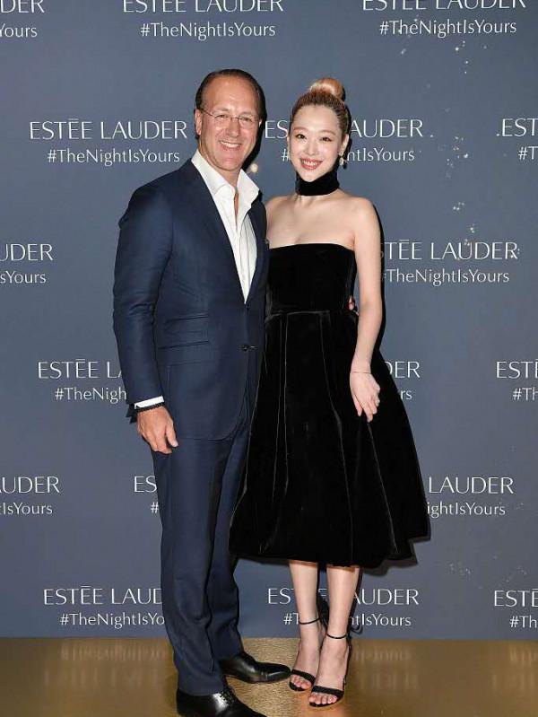 楊冪雪莉同框,同穿黑色長裙,氣場卻差這麼多? 楊冪雪莉同框,同穿黑色長裙,氣場卻差這麼多?