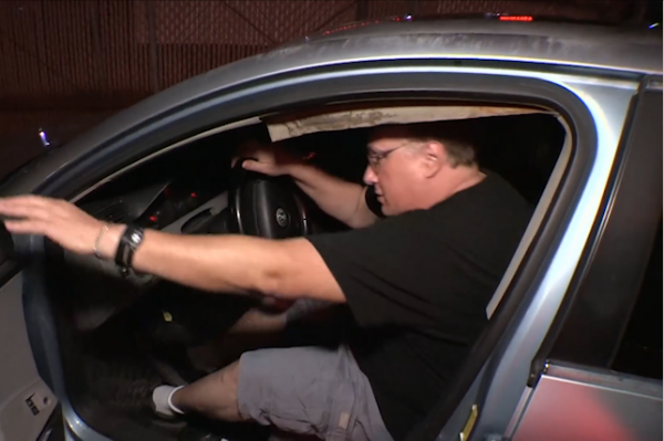 美國窮人生活：買不起房子住車裡，遍地流浪漢，生病不敢去醫院