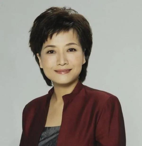 央視節目主持人：賀紅梅