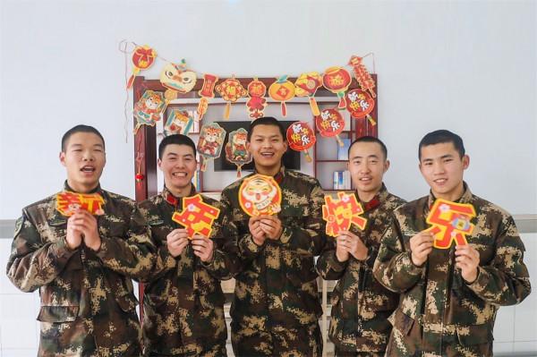 新年將至，看戰友們如何&OpenCurlyDoubleQuote;花式&rdquo;拜年