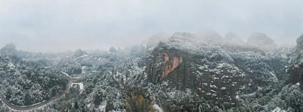 2022初雪降臨！冰墩墩驚喜亮相龍虎山