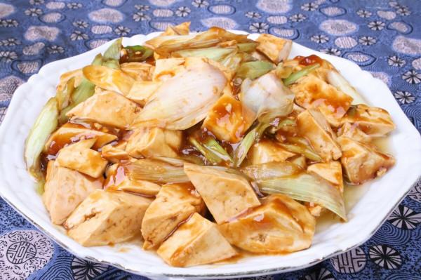 初春，飲食要“少酸多甘”，常吃3紅3白，應季而食，健康迎春天