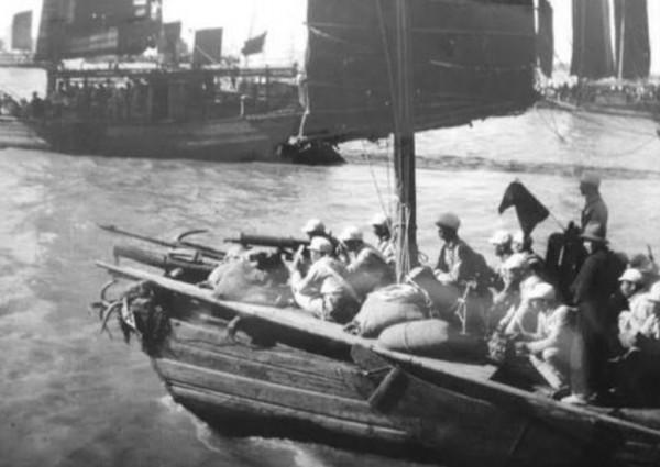 1949年紫石英號遭炮轟，英國要報復，毛主席：丘吉爾，你報復什麼