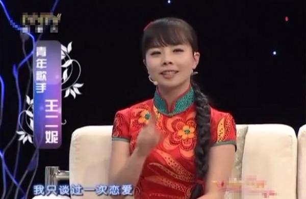 王二妮：23歲成名，放棄百萬年薪下嫁農村，婆婆的態度讓她不後悔