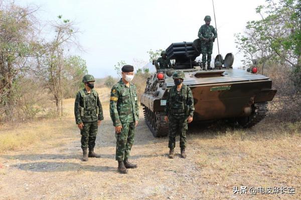 泰國魔改中國火箭炮!讓老85火箭炮脫胎換骨,發射箱設計很奇特 泰國魔改中國火箭炮!讓老85火箭炮脫胎換骨,發射箱設計很奇特