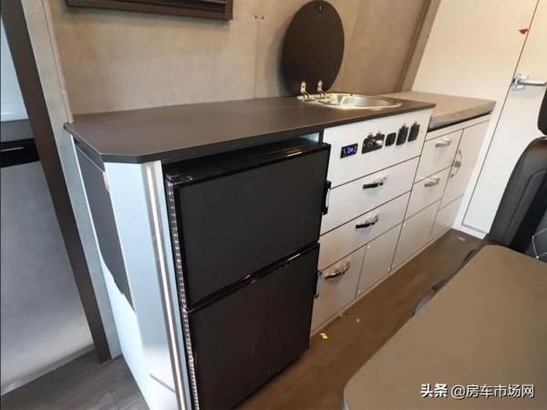 後置一體式廚衛,獨立兩室能睡2口,新款6座雙胎依維柯B型房車 後置一體式廚衛,獨立兩室能睡2口,新款6座雙胎依維柯B型房車