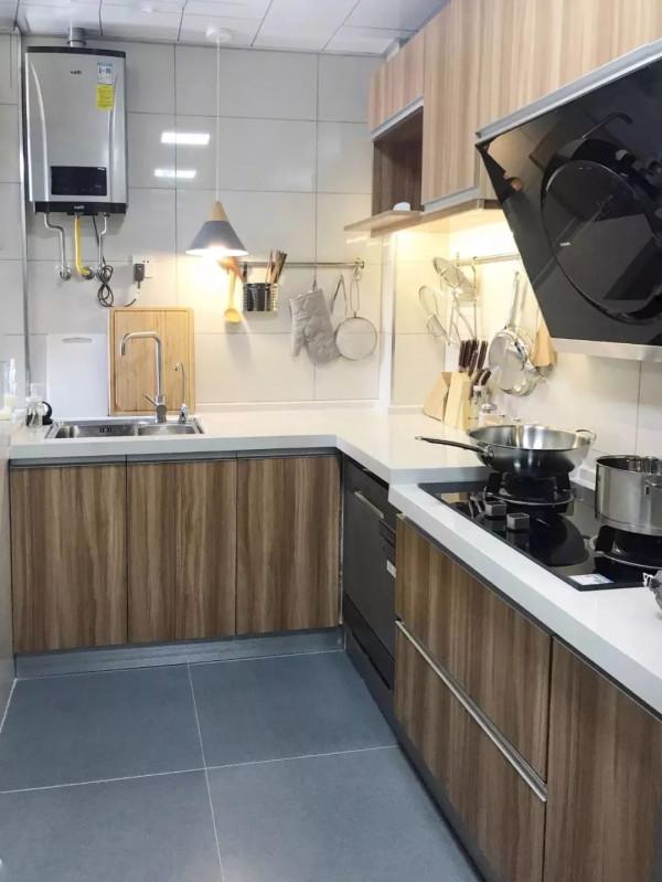 「春秋裝飾課堂」廚房只裝一盞燈,難道你不覺得暗? 「春秋裝飾課堂」廚房只裝一盞燈,難道你不覺得暗?