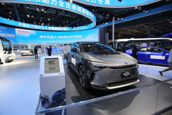 第四屆進博會首日，2.1汽車館越來越有科技範了