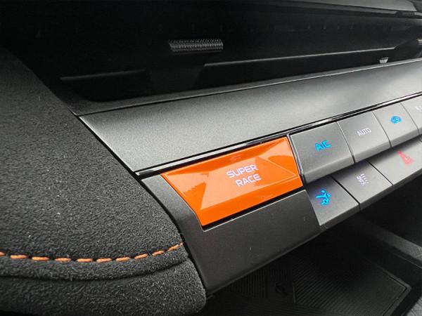 電動尾翼/閥門排氣/彈射起步全部到位 首試全新長安UNI-V