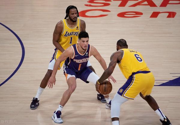 霍華德遭湖人棄用!火箭內訌慘敗雄鹿,經紀人闢謠詹姆斯離隊傳聞 霍華德遭湖人棄用!火箭內訌慘敗雄鹿,經紀人闢謠詹姆斯離隊傳聞