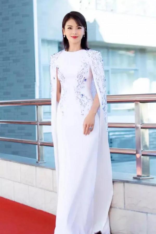 劉濤，膚白貌美，美麗動人