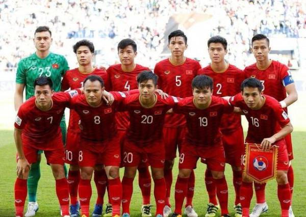 越南補招兩位前鋒，其中之一上個月還在收廢品！這是多看不起國足