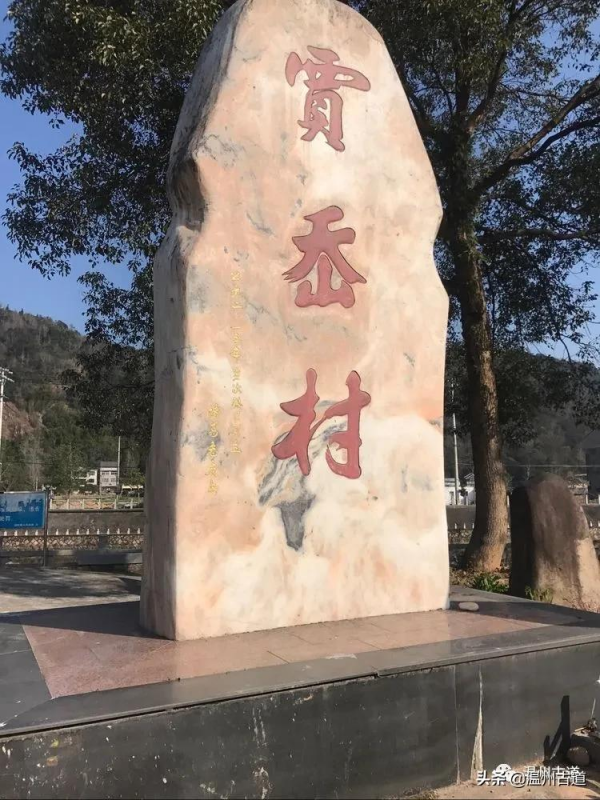 探幽臥龍峽，領略旖旎的山光水色