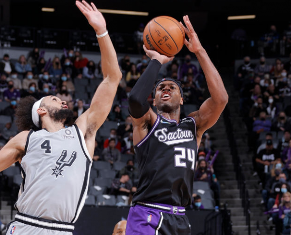 7記三分,希爾德歸位!奇兵23+8立功!兩虎將18中4啞火,波波失望 7記三分,希爾德歸位!奇兵23+8立功!兩虎將18中4啞火,波波失望