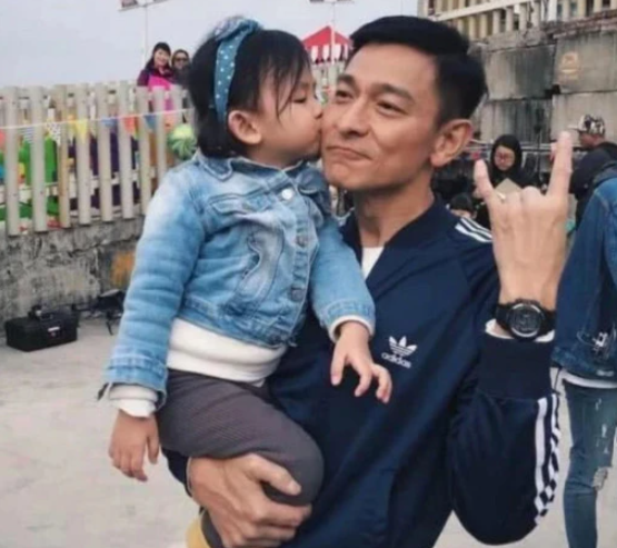 恭喜華仔！粉絲超過陳赫，成為全網第一人，曾三天圈粉4000萬