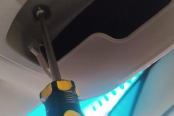 五菱宏光S3車內閱讀燈取電，實現線路佈設安全隱蔽！