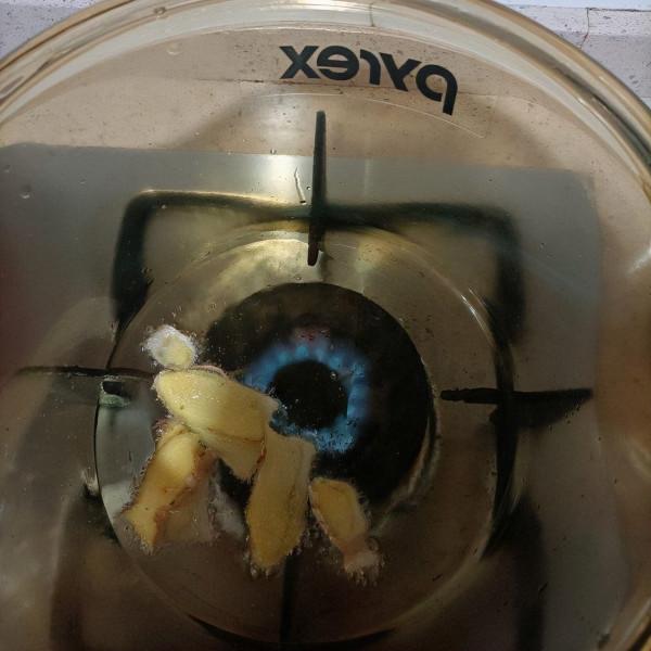 海裙帶豆腐蝦滑湯，鮮掉眉毛