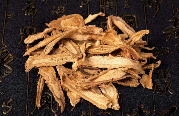 冬季宜溫補，羊肉與3味藥材熬湯，溫中補血、養肝補虛效果好