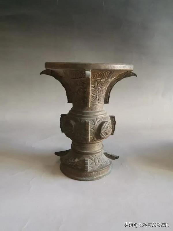 民國四出戟鏨刻團花銅花觚鑑賞