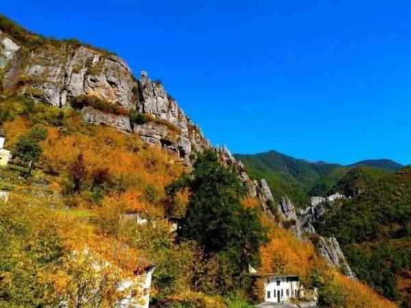 安徽一小眾3A景區，景區內飛巖瀑布，是探險愛好者的天堂