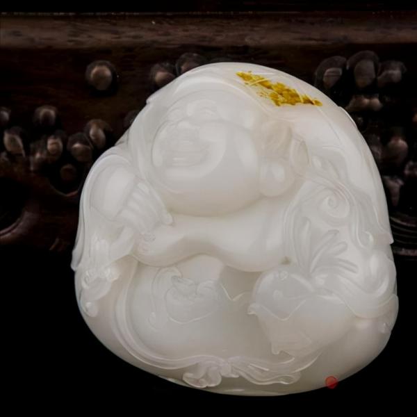 直播間裡的主播如何忽悠你，讓你相信不到千元的玉器，價值萬元