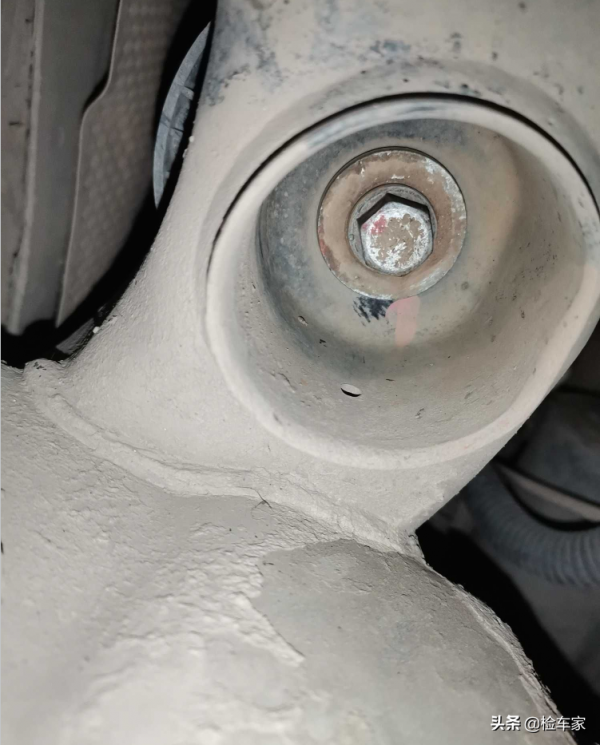 5萬買臺賓士E級,外表光鮮亮麗內飾破敗不堪,網友:就怕養不起 5萬買臺賓士E級,外表光鮮亮麗內飾破敗不堪,網友:就怕養不起