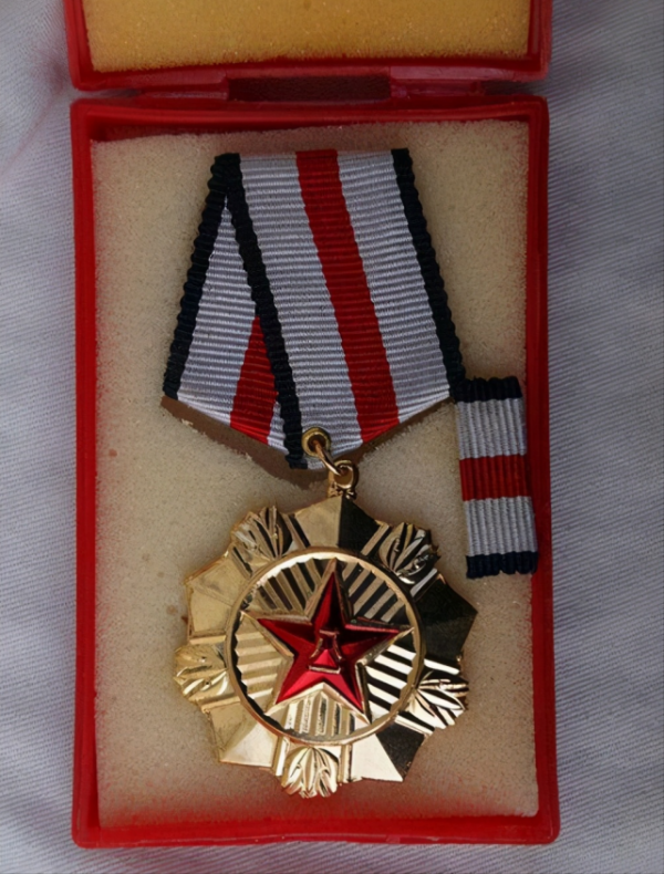 榮立一等功有多難？有的差點犧牲，有的苦練一生