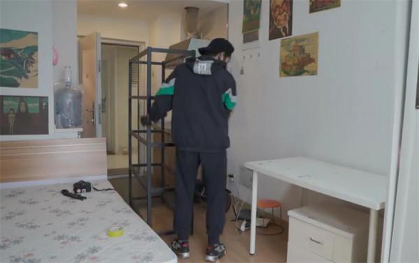 小夥改造10㎡出租房，廉價風變精緻風，前後差別大到房東都不敢認