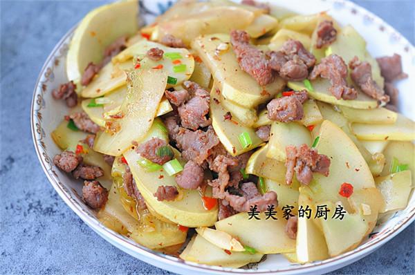 秋意漸濃，這菜抓緊吃，農村到處是，清潤爽脆跟肉是絕配