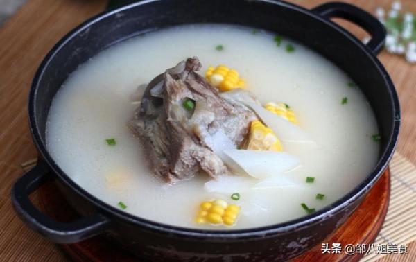 燉大骨湯有竅門，記住兩點，燉好後湯鮮味美、肉嫩不柴，真香