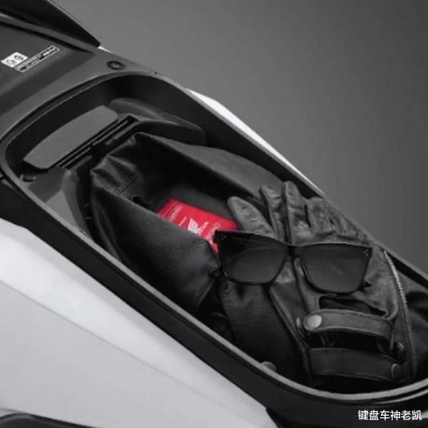 把PCX 160和ADV 150融合後會是這樣？本田釋出2022款Vario 160