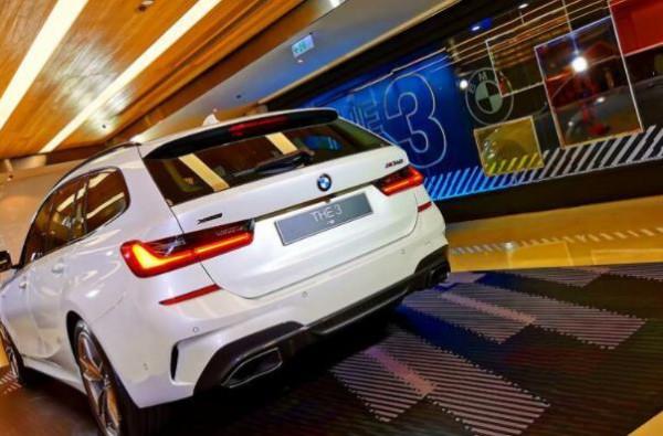 寶馬又來一&OpenCurlyDoubleQuote;硬貨&rdquo;，全新3系旅行，6缸配科技座艙，後排放倒成床