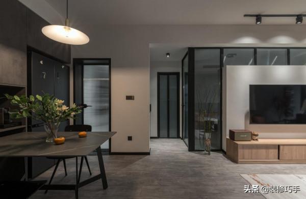 我買下了被同事挑剩下的一居室，他笑我無知，我卻如獲至寶