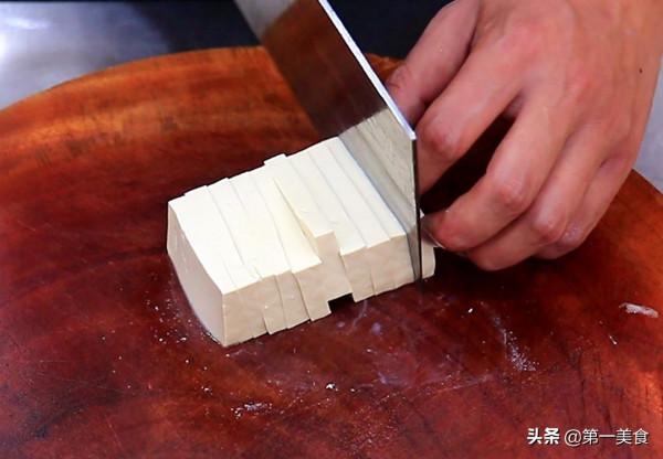 豆腐和它一起燉太鮮了,豆腐嫩滑入味,湯汁清淡,喝一次就忘不掉 豆腐和它一起燉太鮮了,豆腐嫩滑入味,湯汁清淡,喝一次就忘不掉