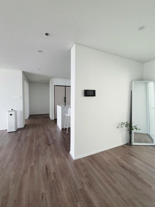 這對夫妻拒絕豪華裝修,使用大面積留白,效果清爽怡人,真高階 這對夫妻拒絕豪華裝修,使用大面積留白,效果清爽怡人,真高階