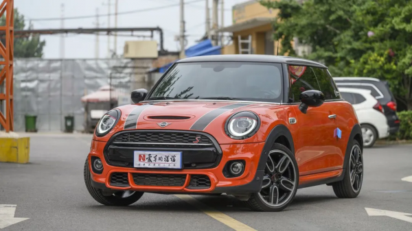 二手準新MINI賽車手,小姐姐的時尚單品,男人的操控利器 二手準新MINI賽車手,小姐姐的時尚單品,男人的操控利器