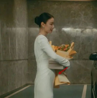 還在容貌焦慮？看看倪妮的小肚子、楊冪的雙下巴、熱巴的滿臉痘吧