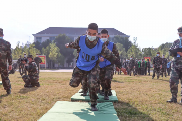 東風快遞員的週末,原來軍營生活也可以這麼潮! 東風快遞員的週末,原來軍營生活也可以這麼潮!